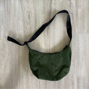 BAGGU Medium Nylon Crescent Bag